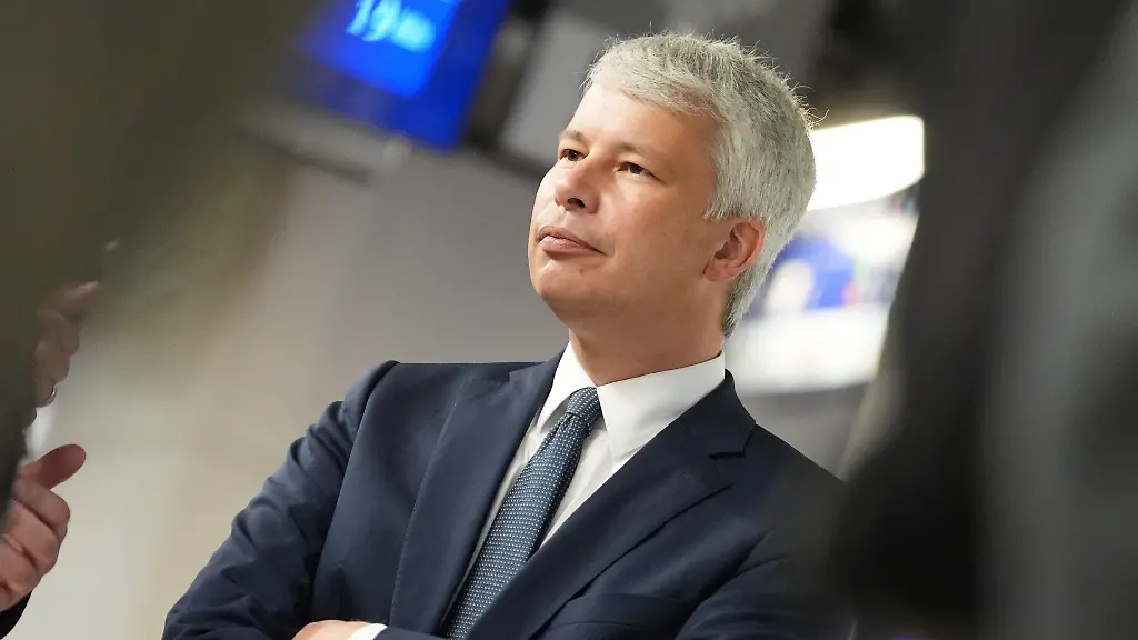 Verkehrsminister fordert Verbesserungen bei der Bahn