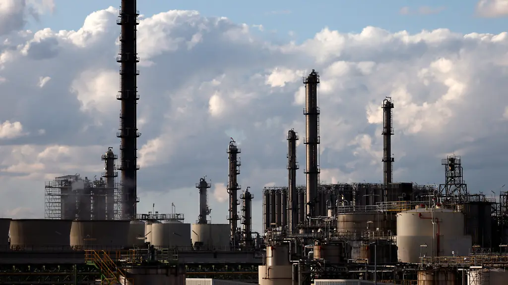 Chemieindustrie profitiert trotz Krisenzeiten, bleibt aber skeptisch