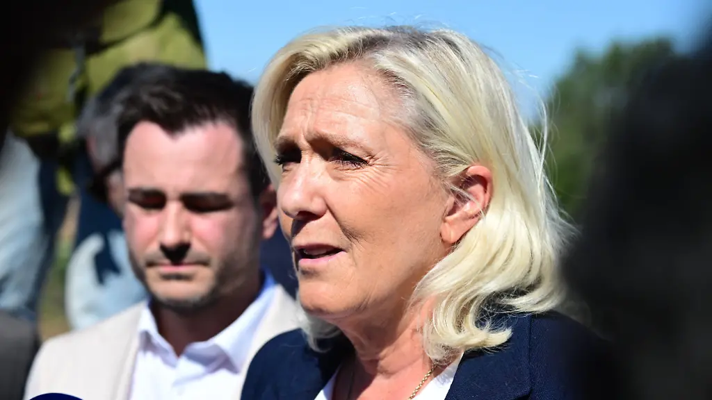 Marine Le Pen positioniert sich kritisch gegenüber Russland