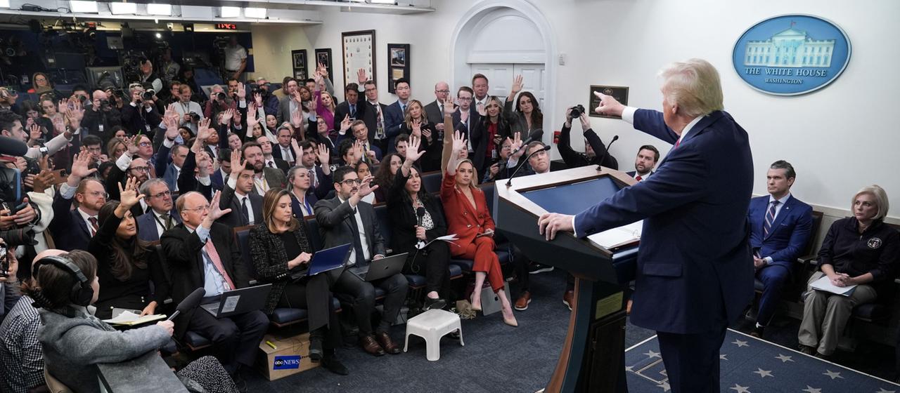 US-Präsident Donald Trump verbietet CNN und andere Medien den Zugang zum Weißen Haus