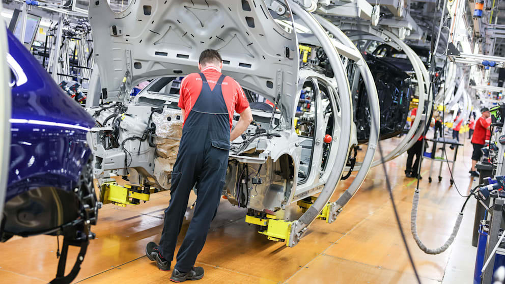 Wie sicher sind Auto-Aktien von Mercedes, BMW und VW?