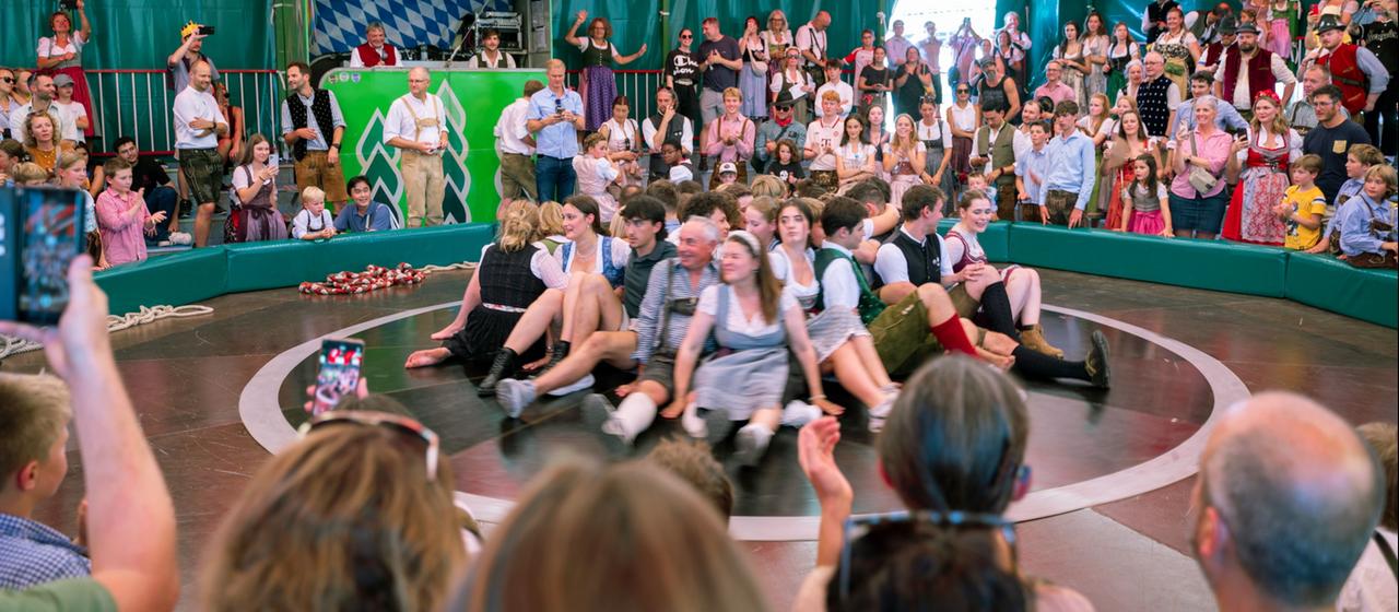 Exzessive Verbreitung von Teufelsrad-Videos auf dem Oktoberfest