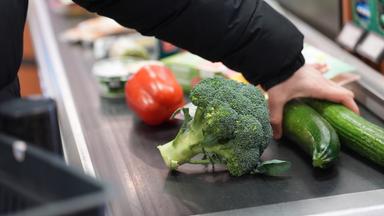 Steigende Preise von Eigenmarken: Wer profitiert?