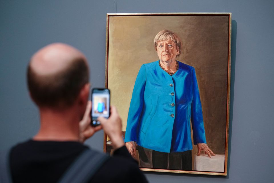 Angela Merkel erklärt die Farbwahl ihres Porträts