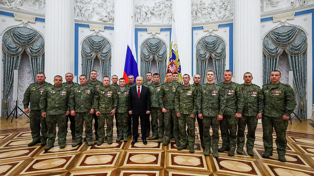 Kreml im finanziellen Dilemma: Russische Militärausgaben explodieren