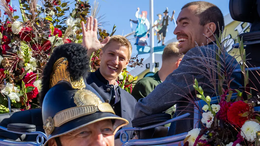 Oberbürgermeister Krause verlässt Oktoberfest-Umzug wegen Kreislaufproblemen