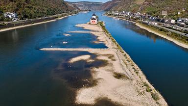 Historischer Tiefstand und seine Folgen für den Schiffsverkehr auf dem Rhein