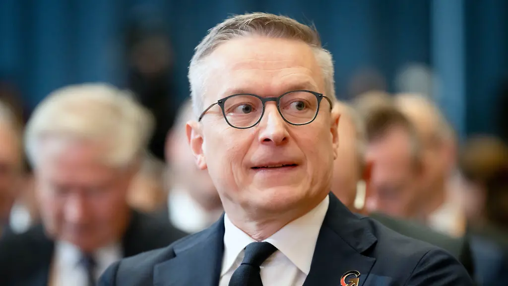 Digitalminister Wildberger fördert den Einsatz von KI in der Cybersicherheit