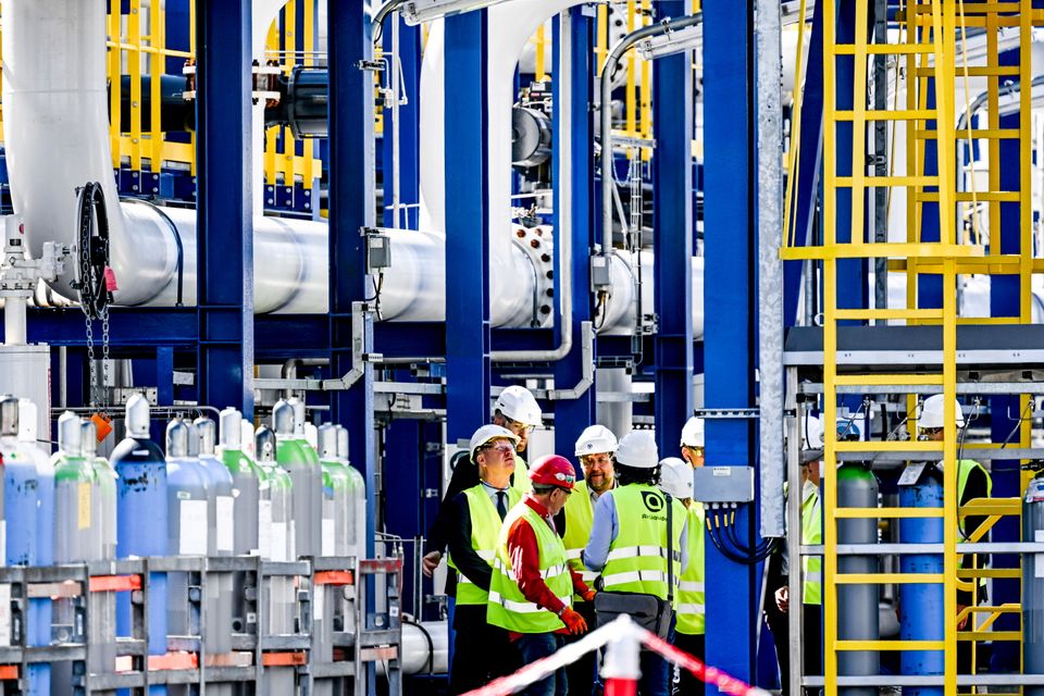 BASF hebt Gewinnprognose an – Herausforderungen in der Chemiebranche