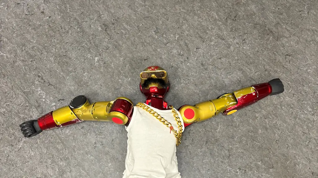 Jugendliche durch Roboter in Köln belästigt