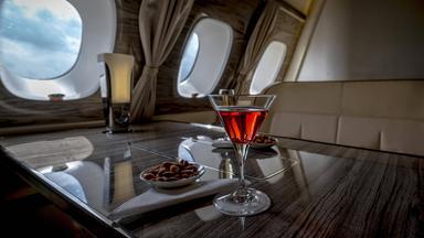 Kritik an Privatjets: Oxfam fordert höhere Steuern für Superreiche