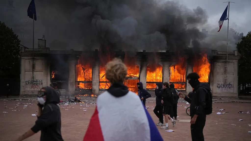 Heftige Proteste in Frankreich führen zu Gewalt und Zerstörung