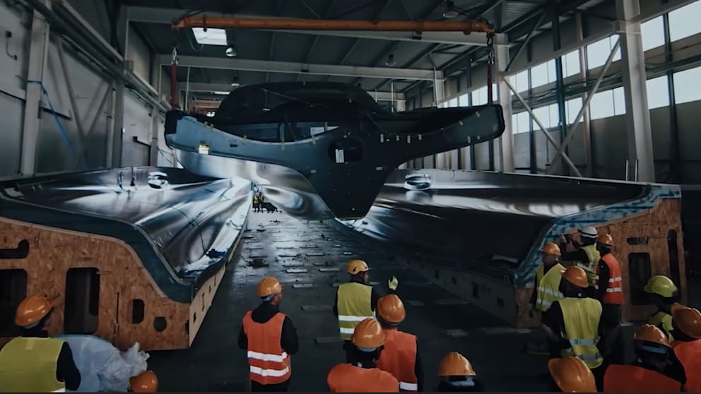 Ferrari enthüllt Hypersail: Die 30-Meter-Jacht, die über das Wasser fliegt