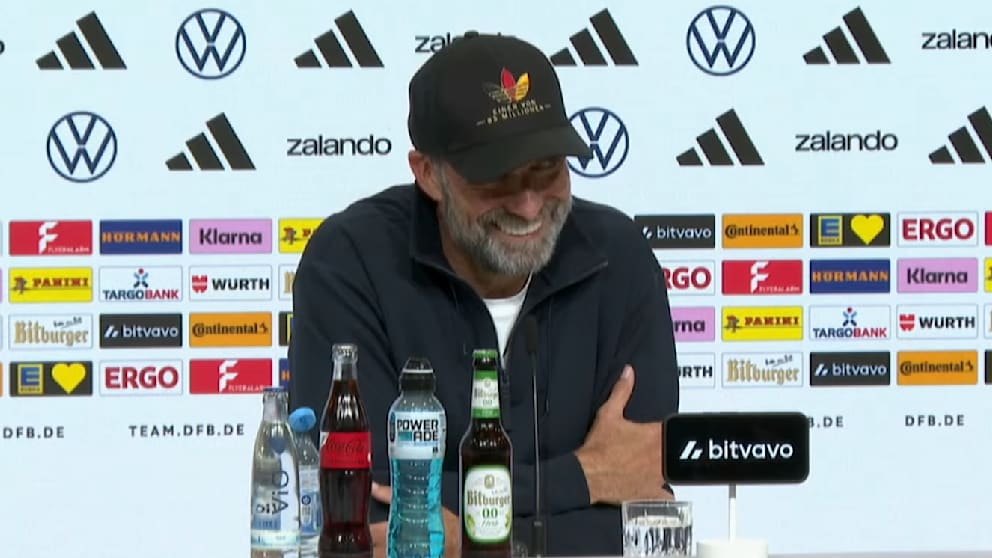Witziges Highlight bei PK mit Jürgen Klopp
