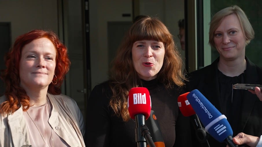 Reaktionen von Linken, Grünen und SPD auf Reporterfragen