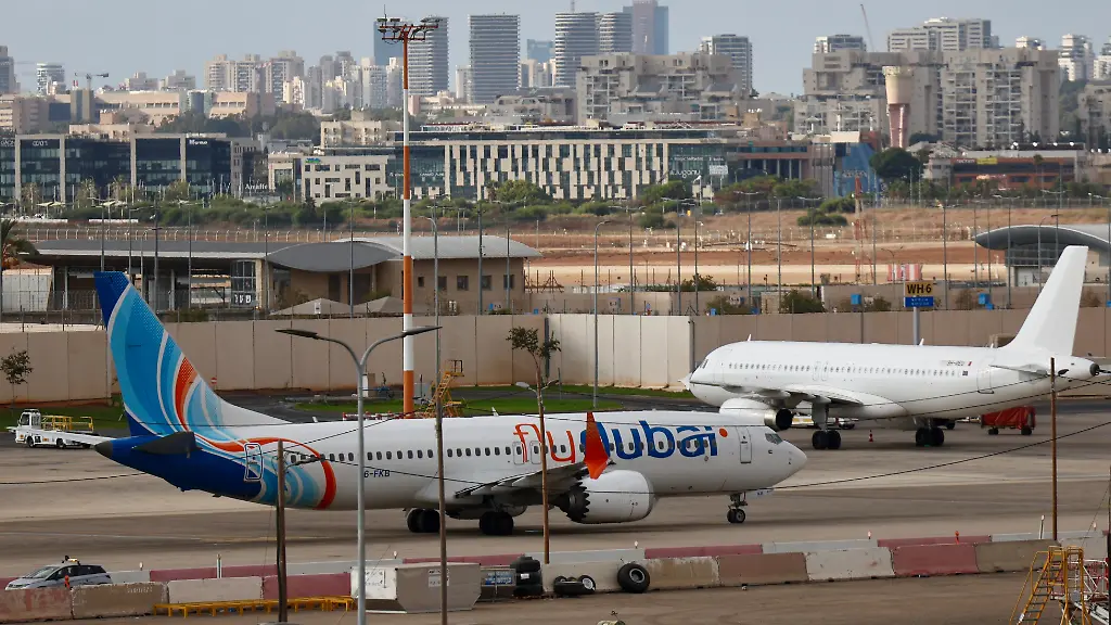 Flydubai-Copilot greift Pilot mit Notaxt an