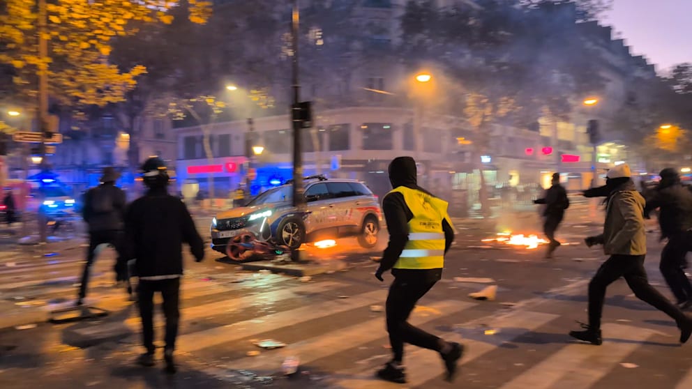 Demos eskalieren: Heftige Angriffe auf Pariser Polizei