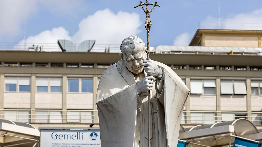 Papst Leo XIV. erfolgreich operiert