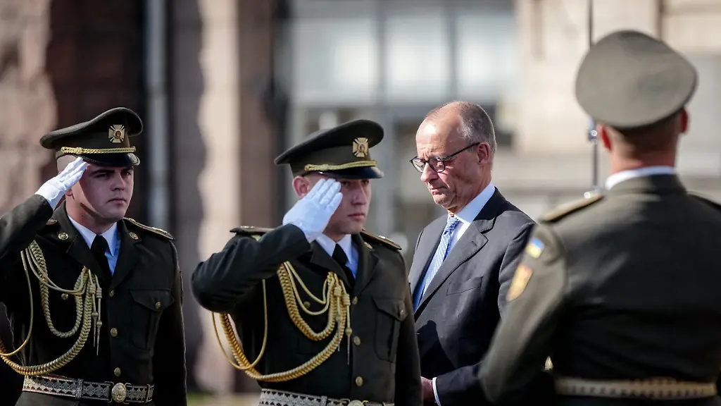 Merz kritisiert Schröders Treffen mit Putin