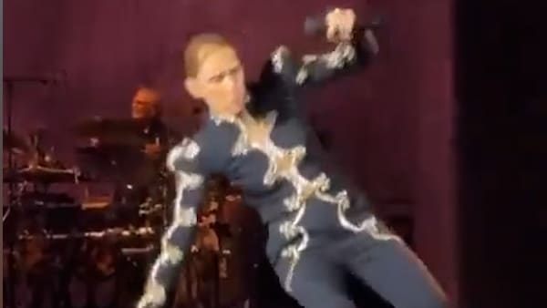 Schreckmoment bei Konzert in Paris: Céline Dion stürzt auf der Bühne
