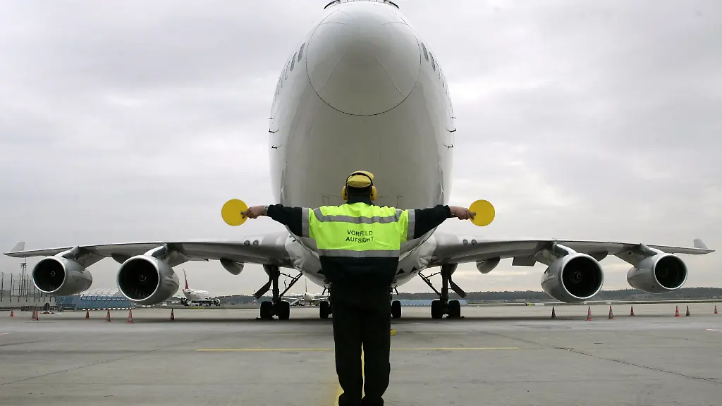 Fluglotsen verhindern Unfall: Falsche Rollrichtung eines Flugzeugs in Frankfurt