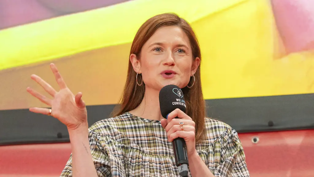 Bonnie Wright begrüßt zweites Kind zu Hause