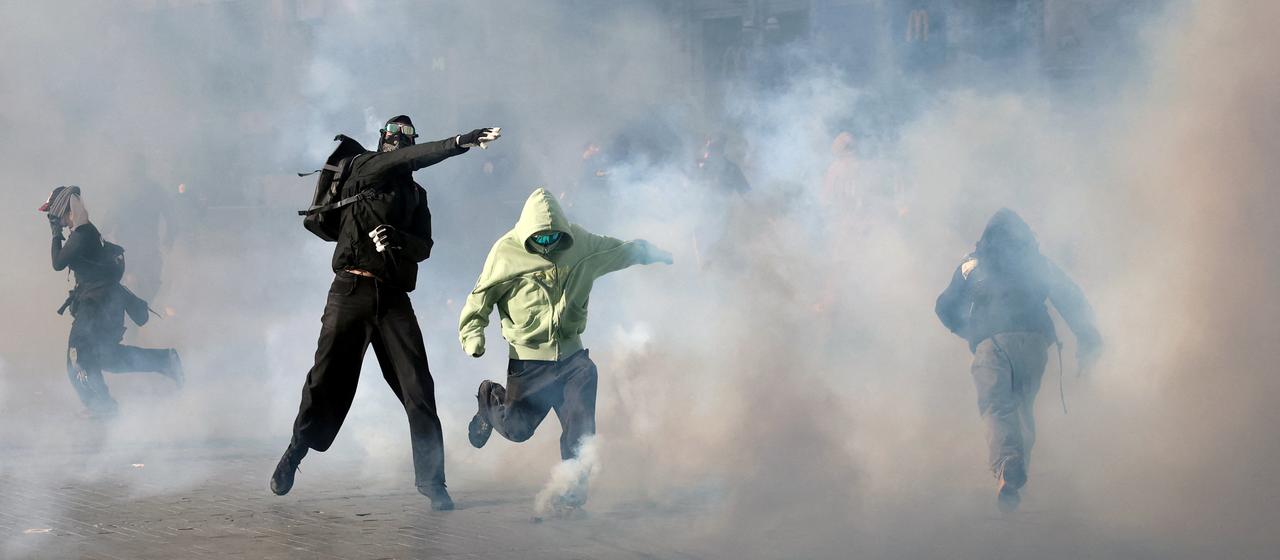 Studentenproteste in Brüssel eskalieren: Polizei setzt Tränengas ein