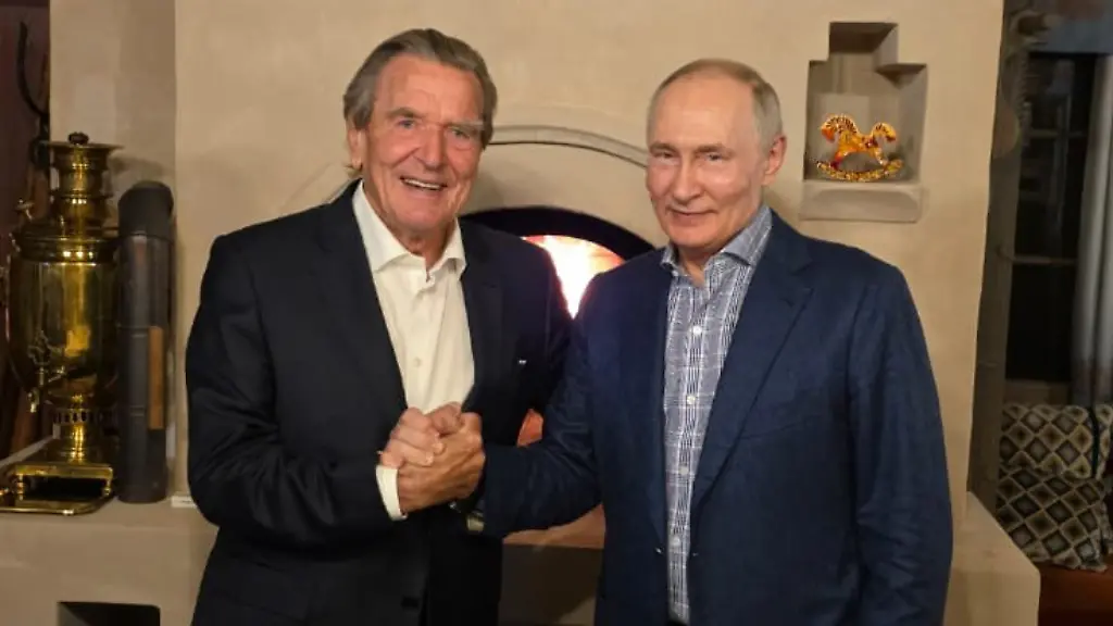 Altkanzler Schröders umstrittener Besuch in Moskau