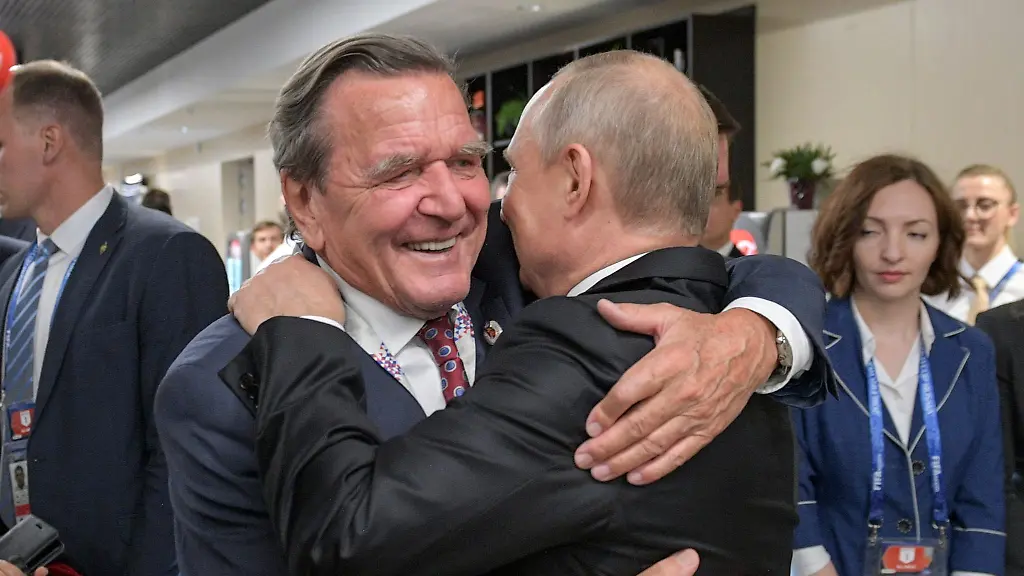 SPD-Forderungen nach Parteiausschluss von Schröder wegen Putin-Party