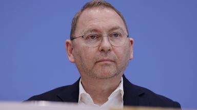 Verdi-Chef Werneke verteidigt die abschlagsfreie Frührente