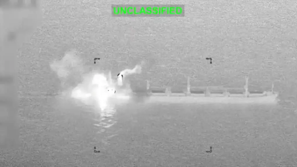 Blockade im Golf von Oman: US-Militär greift Frachtschiff an