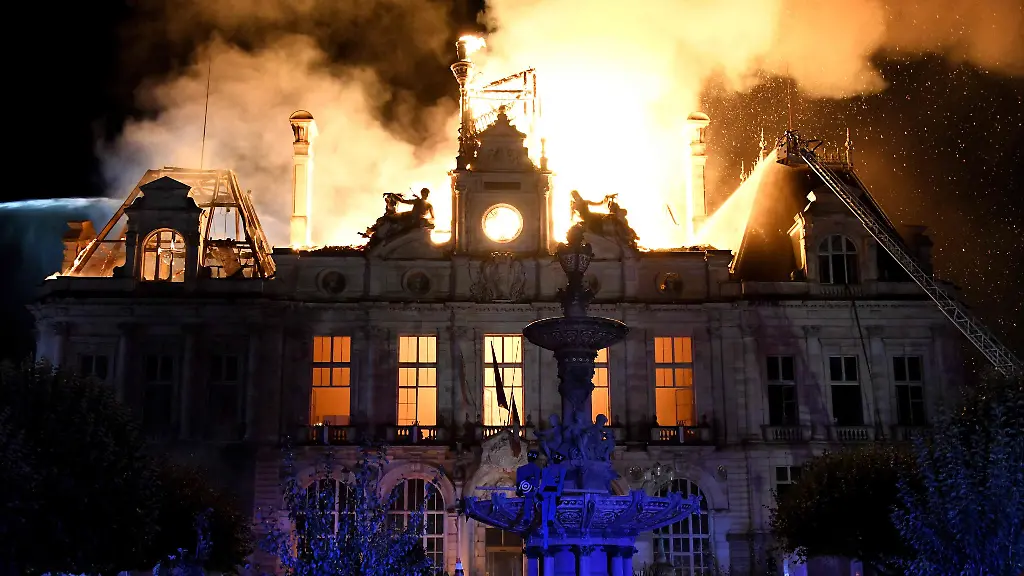 Ermittlung nach Rathausbrand in Limoges