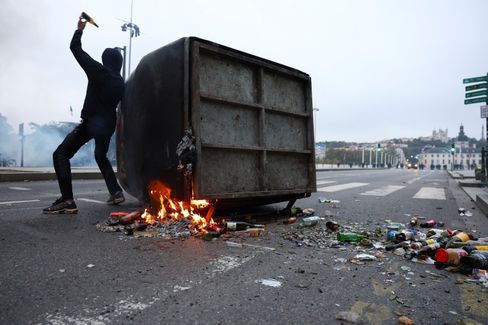 Massive Proteste in Frankreich gegen Lebenshaltungskosten und Bildungskrise