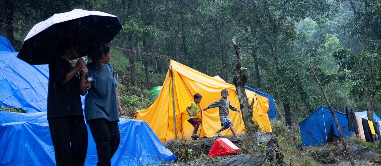 Gefährdete Flut-Überlebende in Nepal