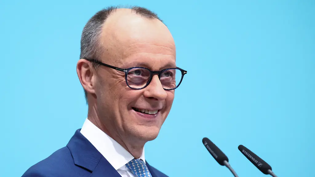 Kanzler wirbt für Rekordinvestitionen in Deutschland