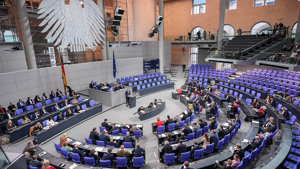 Bundestag fordert Evaluierung der Bluttests bei Schwangeren